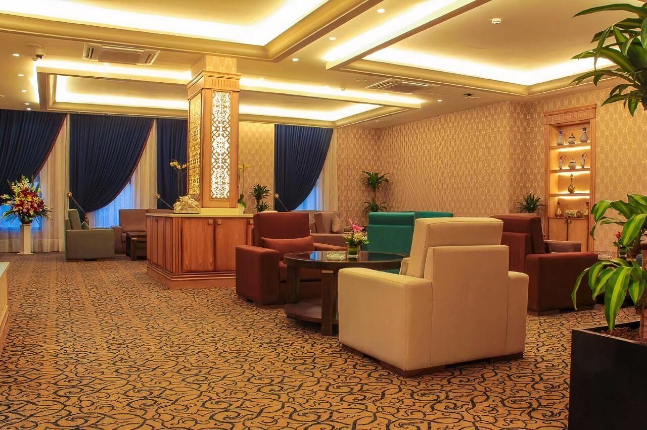 사우전드 나이츠 호텔 암만 외부 사진 The lounge at the airport