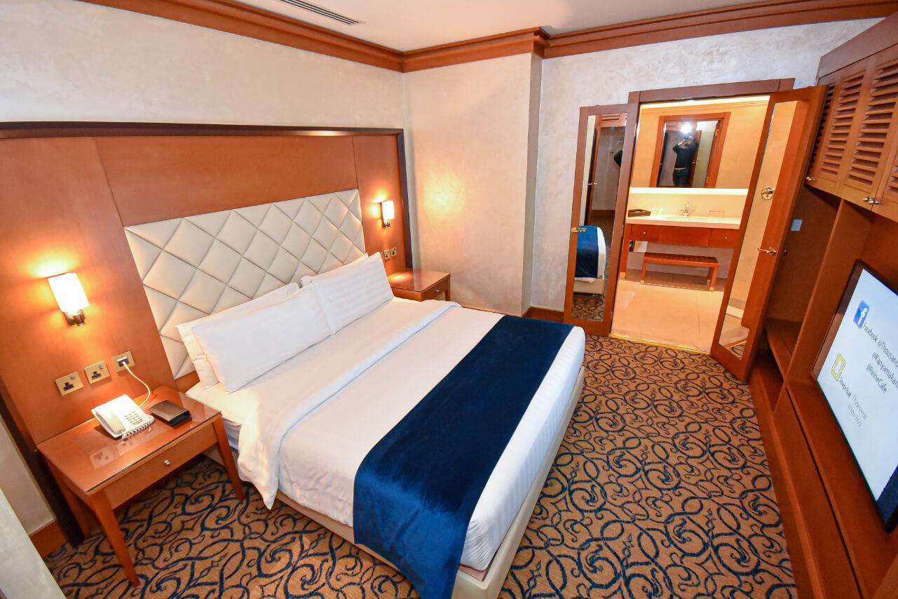 사우전드 나이츠 호텔 암만 외부 사진 A bedroom in the hotel