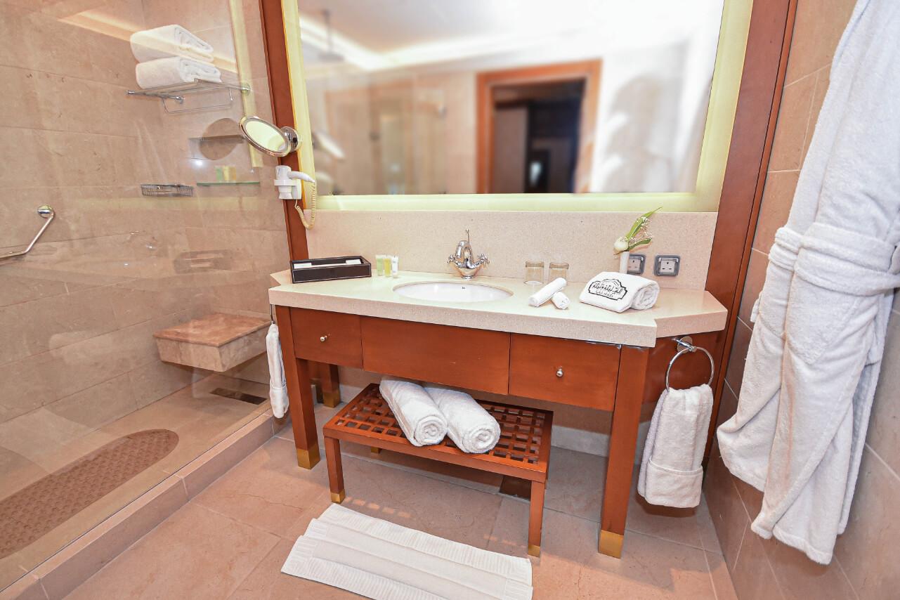 사우전드 나이츠 호텔 암만 외부 사진 Bathroom