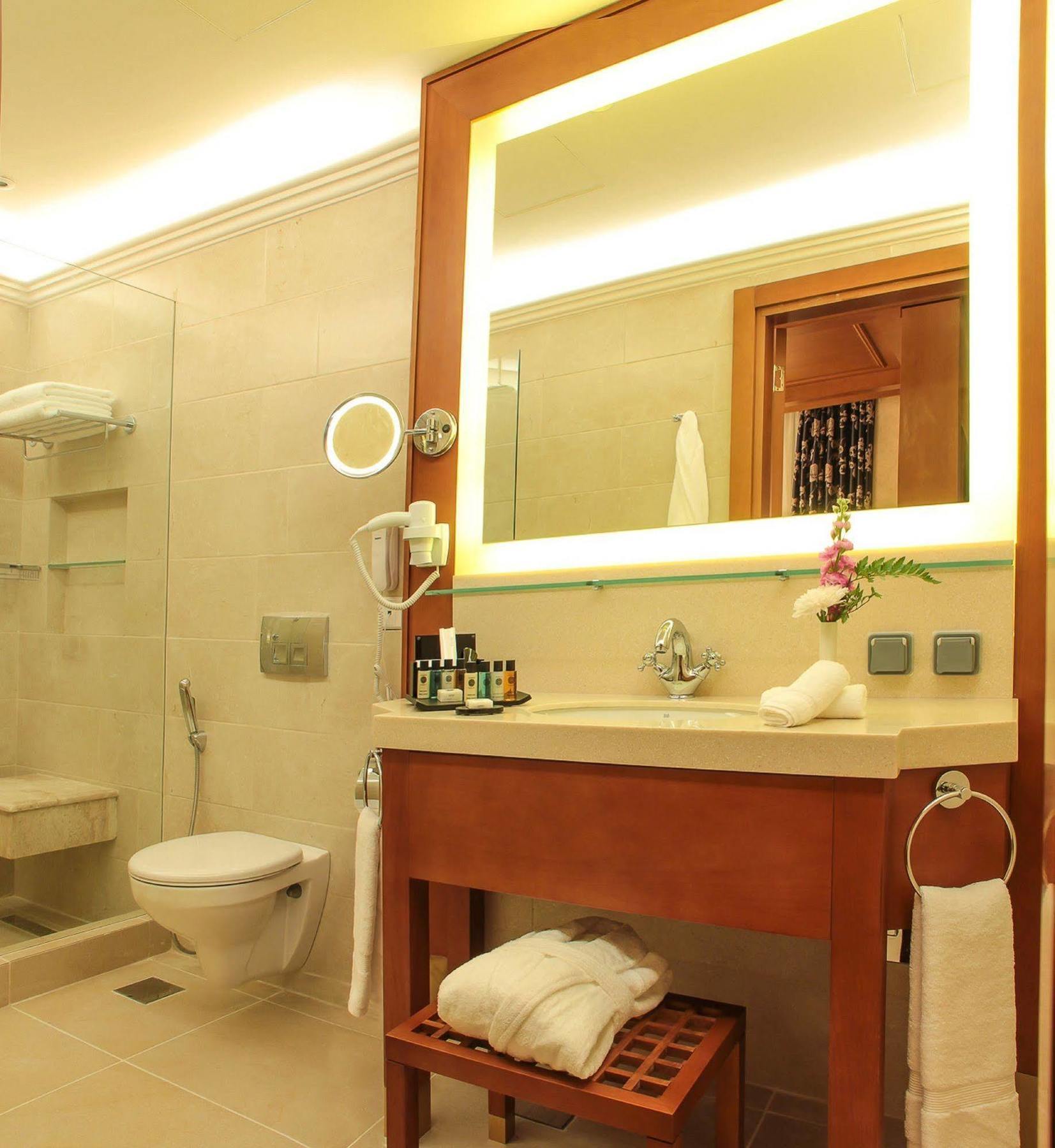 사우전드 나이츠 호텔 암만 외부 사진 Bathroom